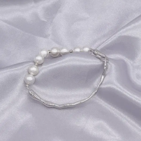 Wholesale Women’s Tree Pattern Copper Bangle Bracelet With Electroplated Gold Plating And Imitation Pearl Inlay In Simple Style