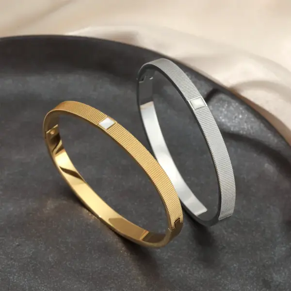 Wholesale 16K Real Gold Plated Platinum Plated 304 Stainless Steel Vacuum Electroplating (In Furnace) Round (Jewelry) Waterproof Non-Fading Bracelet For Unisex Minimalist Cool Style Bracelet For Women High-End Daily Electroplating Non-Fading Jewelry