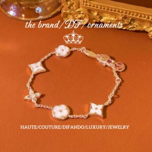 Wholesale Genuine gold-plated copper natural mother-of-pearl five-flower bracelet that won't fade.