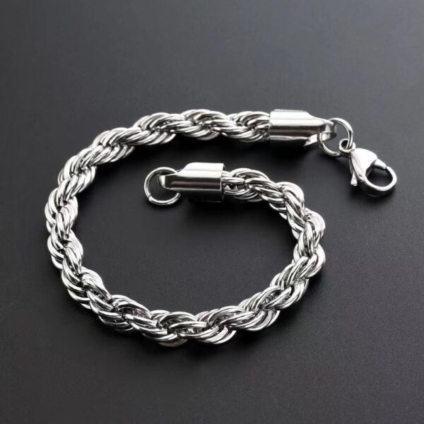 Wholesale of distinctive twisted-design bracelets, bold and stylish titanium steel bracelets, and vintage-style bracelets.