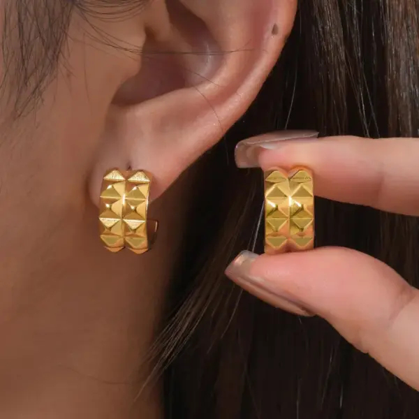 Wholesale PVD Coated Real Gold Plated 18K Gold C Shape 304 Stainless Steel Simple Style Shiny Waterproof Non Tarnish Earrings
