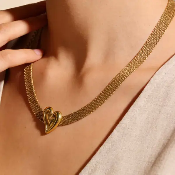 Wholesale Heart Shape Necklace For Women With Waterproof Non Tarnish 18K Real Gold Plated 304 Stainless Steel Featuring Electroplated Snake Chain