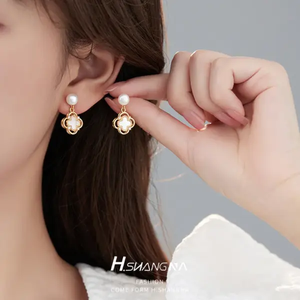 Wholesale Lucky Heart Stud Earrings For Women With 925 Sterling Silver Posts, Copper Base, And 14K Real Gold Plated Shell Inlay