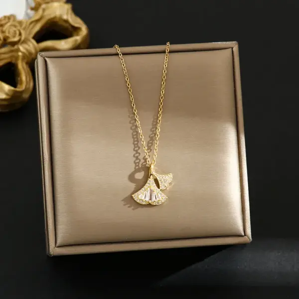 Wholesale Jewelry Classic Style Ginkgo Leaf Titanium Steel Copper Plating Cable Chain Pendant Necklace