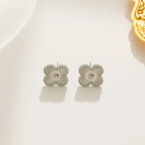 Silver Four Leaf Clover Ear Stud