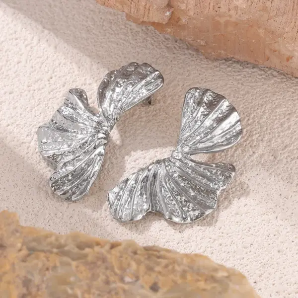 Wholesale PVD Coated Real Gold Plated 18K Gold Petal 304 Stainless Steel Simple Style Waterproof Non Tarnish Ear Studs