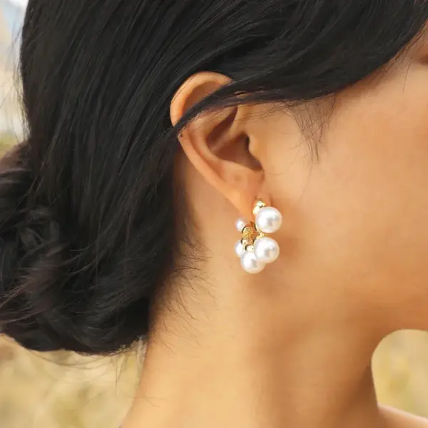 Wholesale 1 Pair Simple Style Classic Style Solid Color Plating Inlay Zinc Alloy Artificial Pearls 18K Gold Plated Ear Studs
