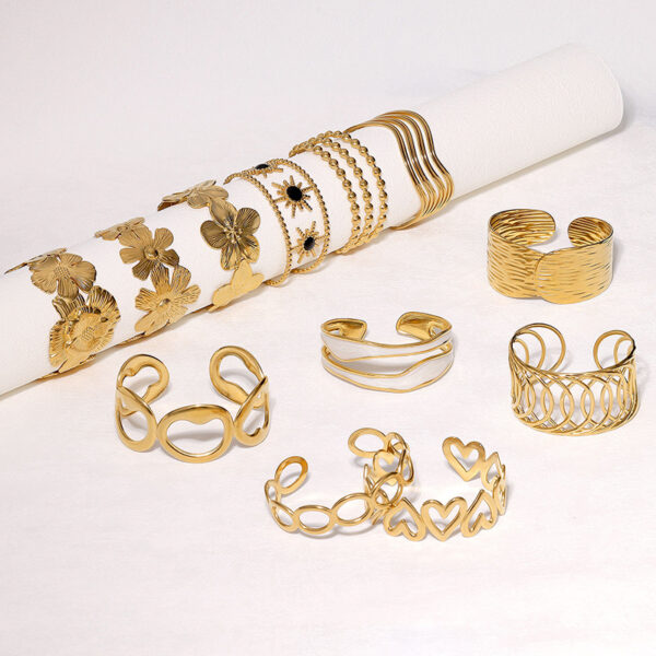 Wholesale Heart-shaped floral French-style gold-plated stainless steel bracelet
