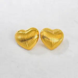 Wholesale Heart Shape Stud Earrings For Women In 304 Stainless Steel With Electroplated 18K Real Gold PVD Coated Layer 0.03µm-0.05µm