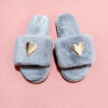 Wholesale heart-shaped trendy -style high-end spring/summer women's fluffy slippers, factory wholesale and direct sales.