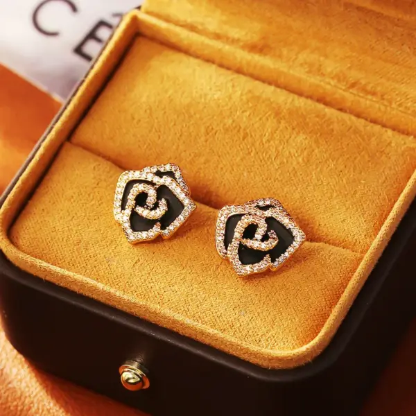 Wholesale Electroplated Flowers Stud Earrings For Women In 14K Real Gold Plated Copper With Zircon Inlay And UV Plating