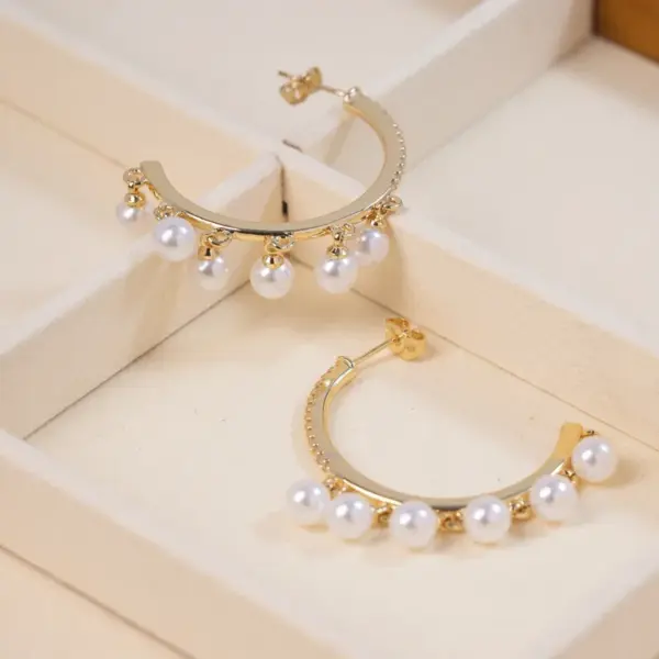 Wholesale 1 Pair Elegant Luxurious Wedding C Shape Plating Inlay Copper Artificial Pearls Zircon 18K Gold Plated Earrings