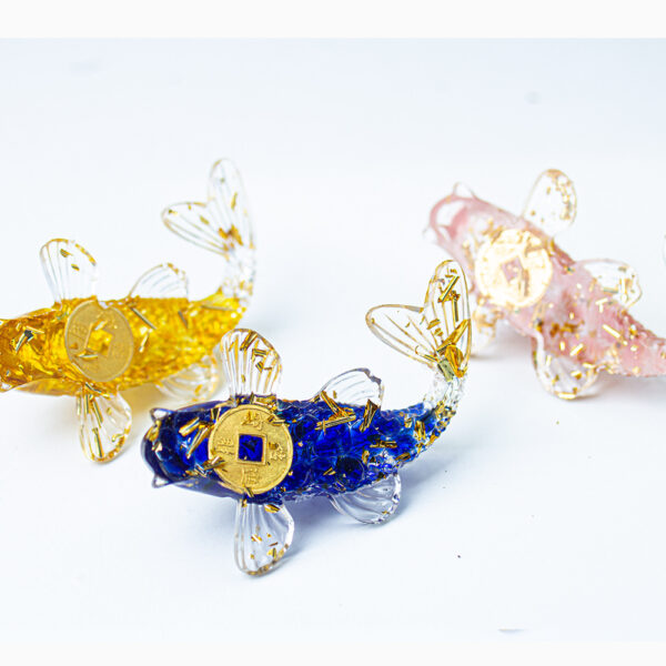 oly-2b94c656b9762374f9cde20d18f072c8 Wholesale Natural Crystal Gravel Glue Drop Small Fish Decoration Ornaments Car Office Desktop Car Ornaments