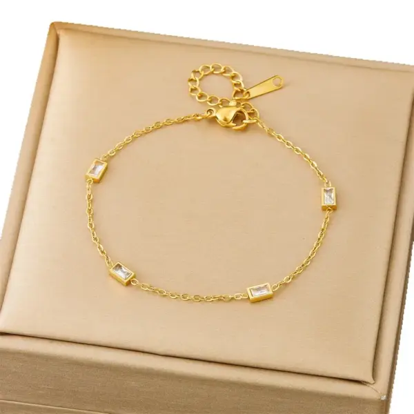 Wholesale Fashionable Titanium Steel Bracelet Women's Gold Color Four Leaf Clover Non-Fading Luxury Simple Hand Chain Jewelry Accessory
