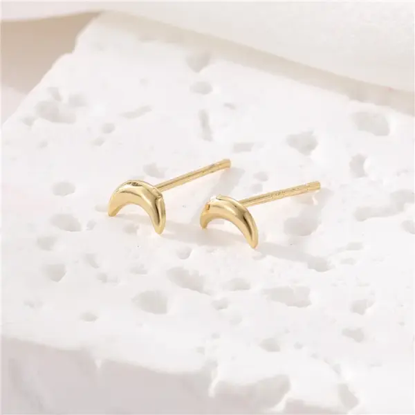 Wholesale Heart Shape Stud Earrings For Women With 925 Sterling Silver Posts, Copper Base, And 14K Real Gold Plated Featuring Zircon Inlay