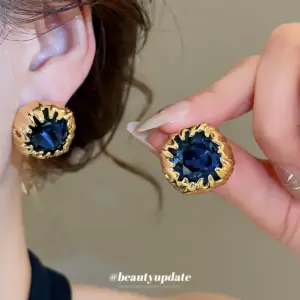 Wholesale Quadrilateral Stud Earrings For Women With 18K Real Gold Plated Copper And 304 Stainless Steel Posts Featuring Gem Inlay