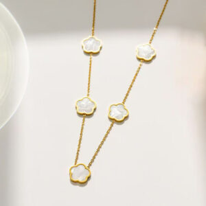 White shell necklace