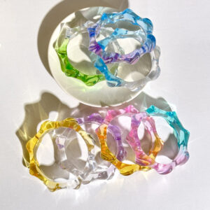 Wholesale Yuyu new gradient transparent color matching wave round geometric resin bracelet ins European and American color bracelet