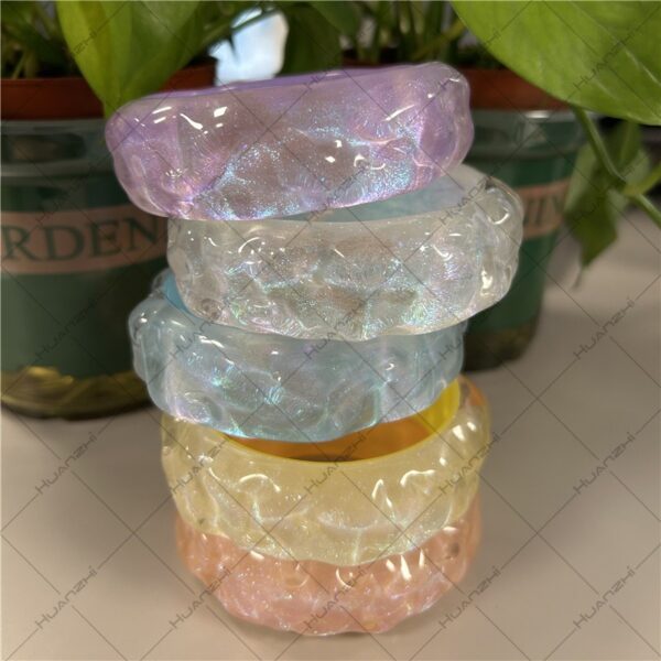 oly-2e4c927e956f3aa18583477760963773 Wholesale Round Colorful Glitter Acrylic Bracelet Casual Round Mermaid Resin Bracelet