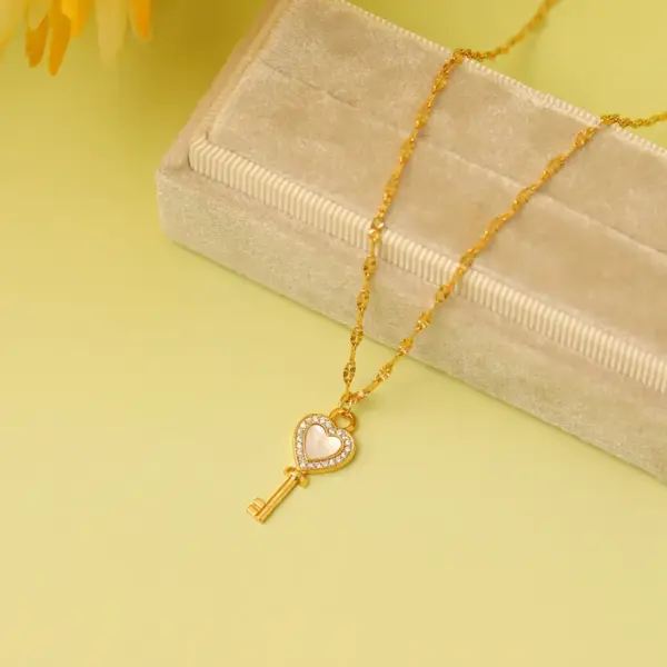 Wholesale 304 Stainless Steel Copper 18K Gold Plated Chain Heart Shape Key White Shell Zircon Pendant Necklace