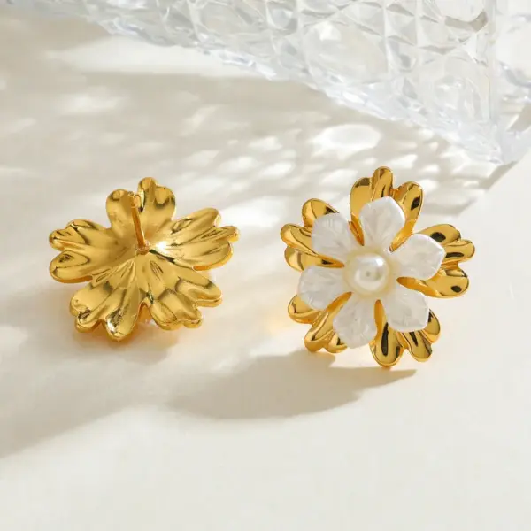 Wholesale 18K Gold Plated 304 Stainless Steel Vacuum Electroplating (In Furnace) Acrylic Flower Electroplated Earrings For Women Weekend Selfie