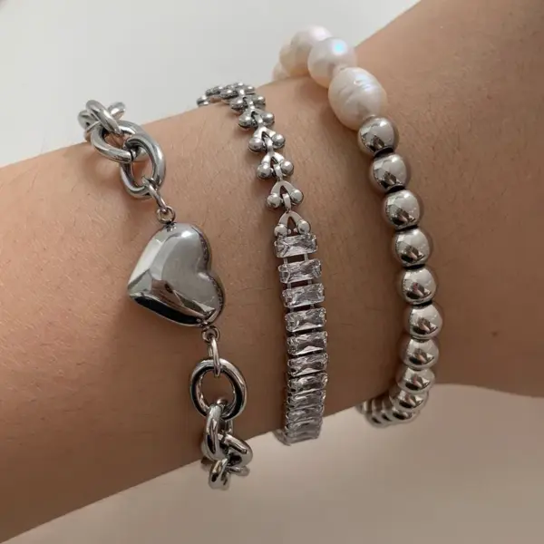 Wholesale PVD Coated Real Gold Plated 16K White Plating Geometric Heart Shape 304 Stainless Steel Casual Modern Style Waterproof Non Tarnish Bracelets
