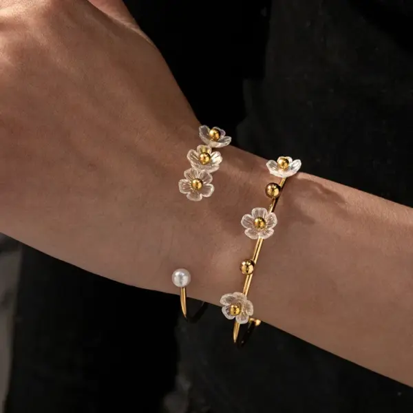Wholesale Asymmetrical Round Bangle For Women, 304 Stainless Steel With 18K Gold Plated And PVD Coated Finish, Artificial Pearl Inlay