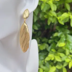Gold / A