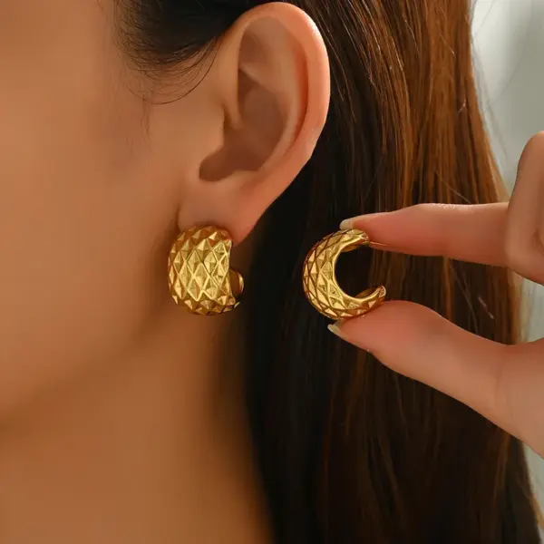 Wholesale 304 Stainless Steel Flower PVD Coated Pearl Real Gold Plated Casual Simple Style Waterproof Non Tarnish Inlay Ear Studs