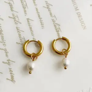 Pearl Ear Clip / Gold
