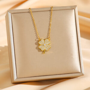 8231 golden full diamond four-leaf clover