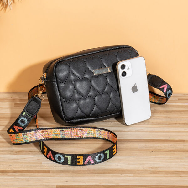 oly-32910a96a059390b632f7f615a54bfd0 Wholesale Heart-shaped small square shoulder bag, embroidered camera bag