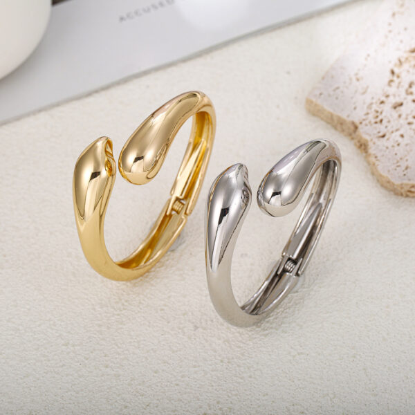 Wholesale Bracelet Golden Face Retro Bracelet Children's Spirit Snake Light Luxury Niche High-end Delicate Bracelet