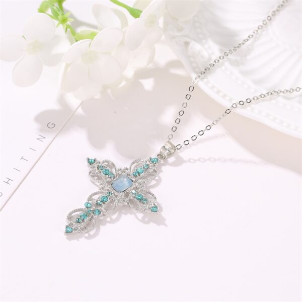 Wholesale Fashion Classic Cross Necklace Bohemian Style Hollow Diamond Neck Chain Clavicle Chain