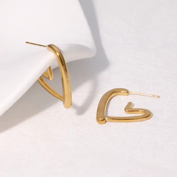 Wholesale PVD Coated Real Gold Plated 18K Gold Heart Shape 304 Stainless Steel Casual Sweet Simple Style Waterproof Non Tarnish Ear Studs