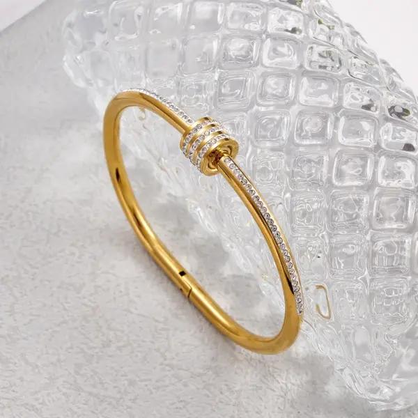 oly-336f5d23be878bcd4ed75e60c1af8e1a Wholesale Fashionable Round Openable Bracelet 304 Stainless Steel Plated With Water Diamonds Women's Casual Holiday Modern Style Jewelry