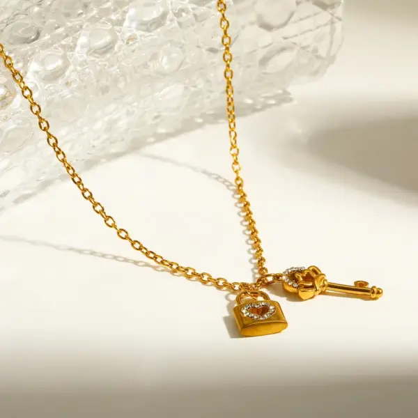 Wholesale Asymmetrical Key Necklace For Women In 304 Stainless Steel With 18K Real Gold Plating And Rhinestone Inlay, PVD Coated Cable Chain
