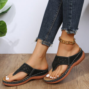 Wholesale 2024 women's shoes summer new sandals European and American Foreign trade plus size hollow rhinestone thick bottom flip-flops women's