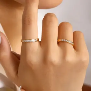 Wholesale Electroplating 18K Gold Golden Plated Round 304 Stainless Steel Elegant Rings