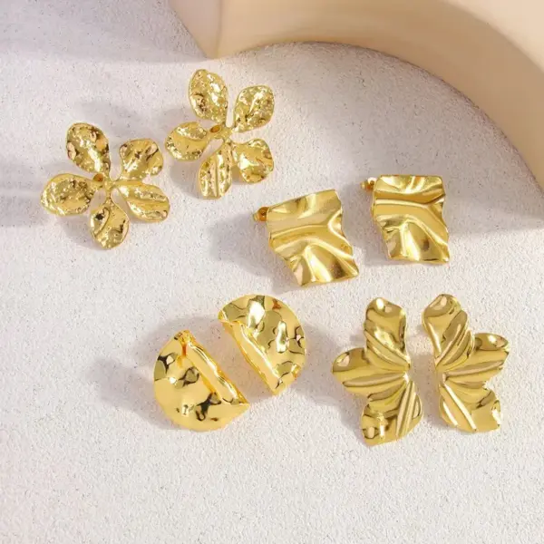 oly-34fa42a7ee6f2cf57c293df0a9675a78 Wholesale 201 Stainless Steel 304 Stainless Steel Horns Flower Electroplating Stone-Free Imitation Gold French Style Sweet Asymmetrical Ear Studs
