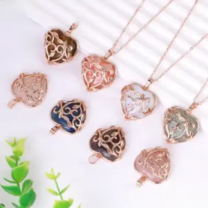 Wholesale Natural Crystal Heart Pendant Hollow Design Women's Necklace Elegant Simple Style Geometric Pattern 201 Stainless Steel Natural Stone Copper Jewelry Accessories