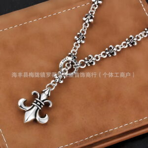 Multi anchor necklace