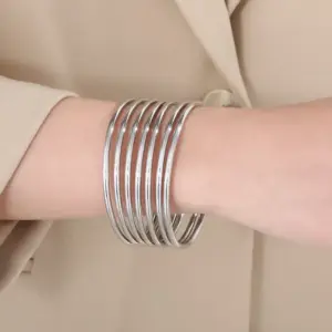 Wholesale 304 Stainless Steel Solid Color Electroplating 18k Gold Plating Formal Waterproof Non Tarnish Bangle