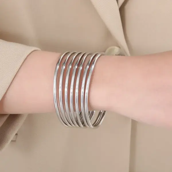 Wholesale 304 Stainless Steel Solid Color Electroplating 18k Gold Plating Formal Waterproof Non Tarnish Bangle