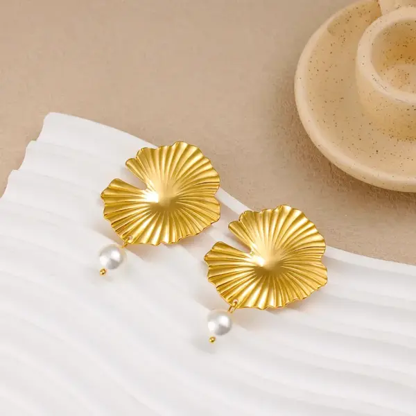 Wholesale 304 Stainless Steel Chrysanthemum Daisy PVD Coated 18K Gold Real Gold Plated Vacation Waterproof Non Tarnish Gold Silver Drop Earrings