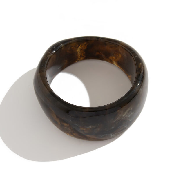 oly-366abe156a4c10c692c9f45b76f84a01 Wholesale exaggerated ig style irregular resin wide bracelet personality design sense geometric halo brown bracelet