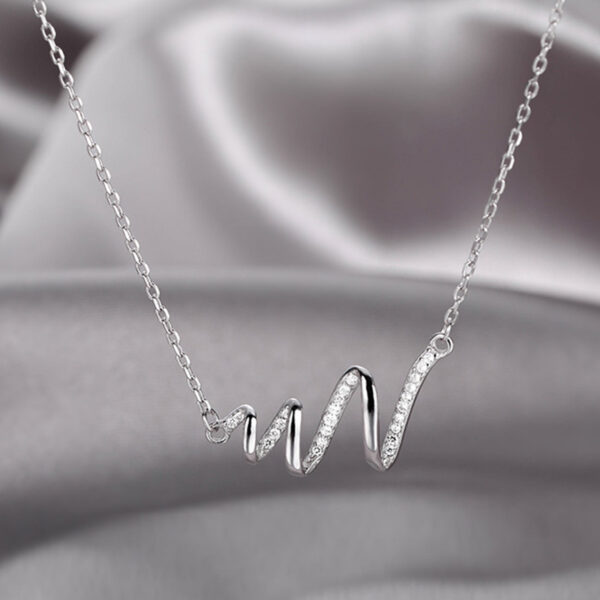 Wholesale Snake-shaped Geometric Spiral Wave Necklace Female Niche Design Sense Clavicle Chain Cold Fashion Cyber Celebrity Clavicle Chain