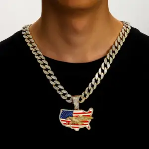 Gold Pendant with 18inch Cuban Link Chain (45cm)