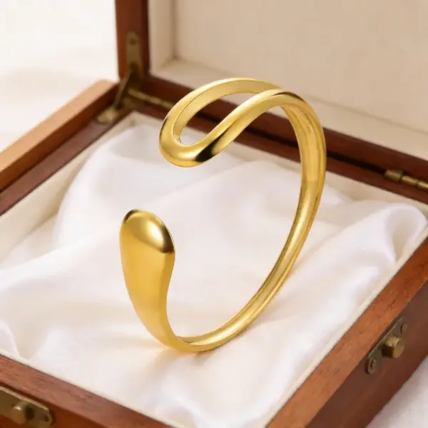 Wholesale Geometric Bangle For Women In Simple Style With Electroplated Gold Plating Process