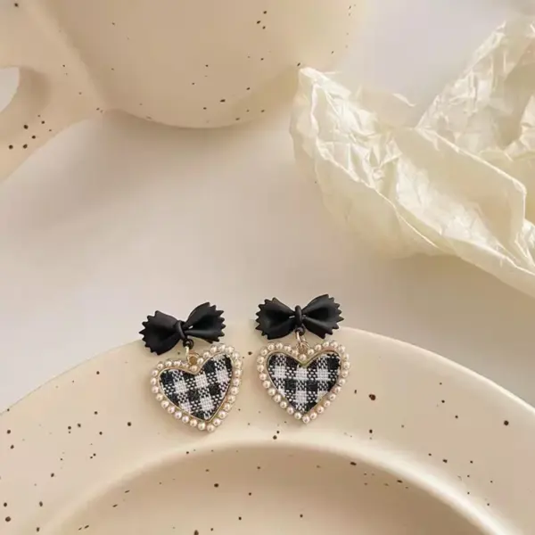 Wholesale 1 Pair Simple Style Heart Shape Inlay Alloy Pearl Drop Earrings